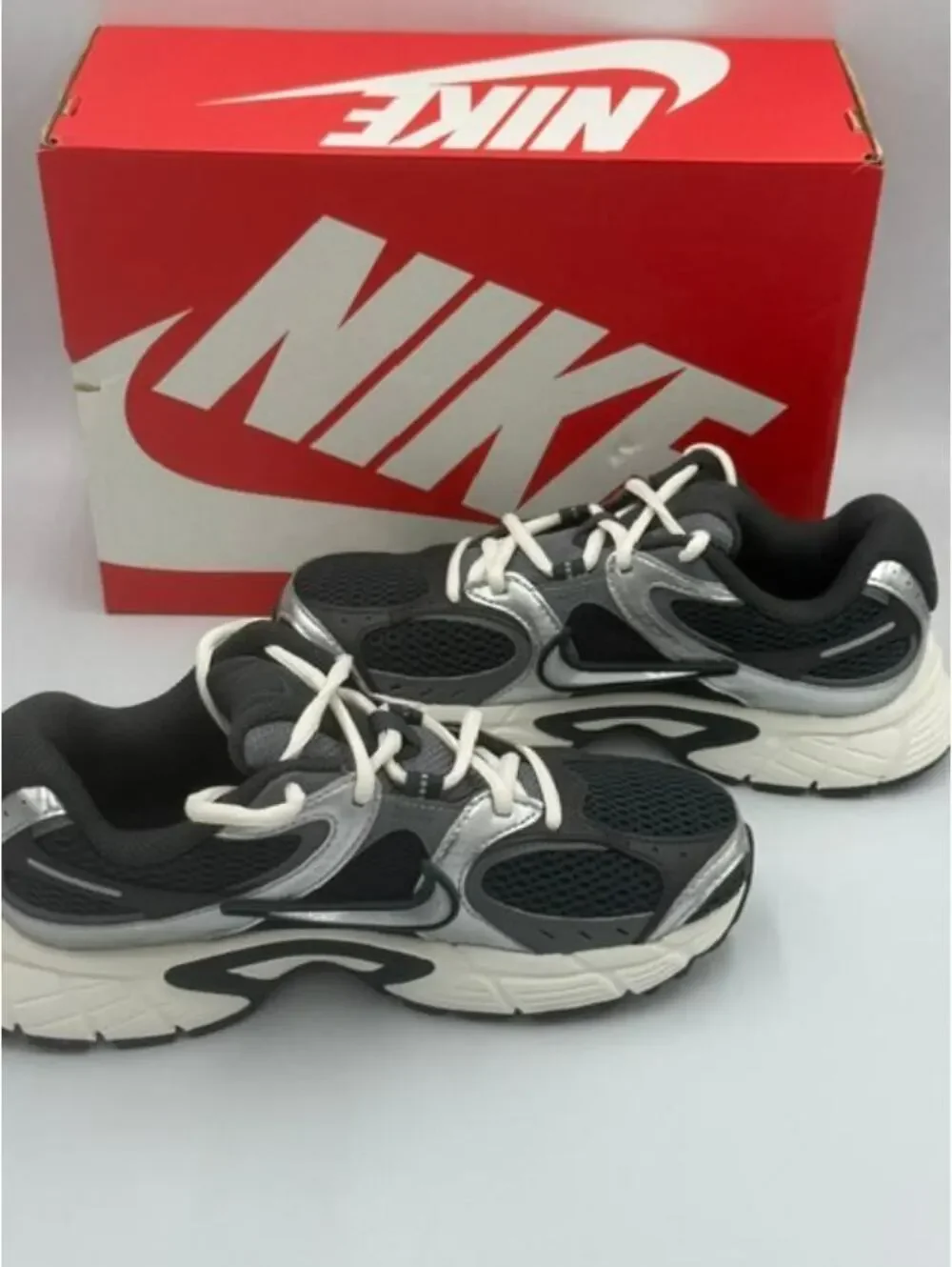 Nike V5 RNR Seaweed Metallic Silver Women'sSize 6.5 - New